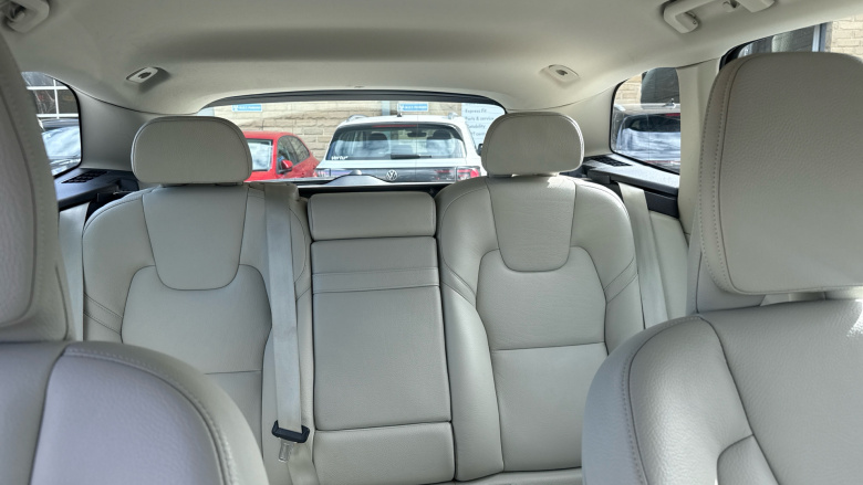 Volvo Xc60 2.0 D4 Momentum 5dr AWD Geartronic Diesel Estate